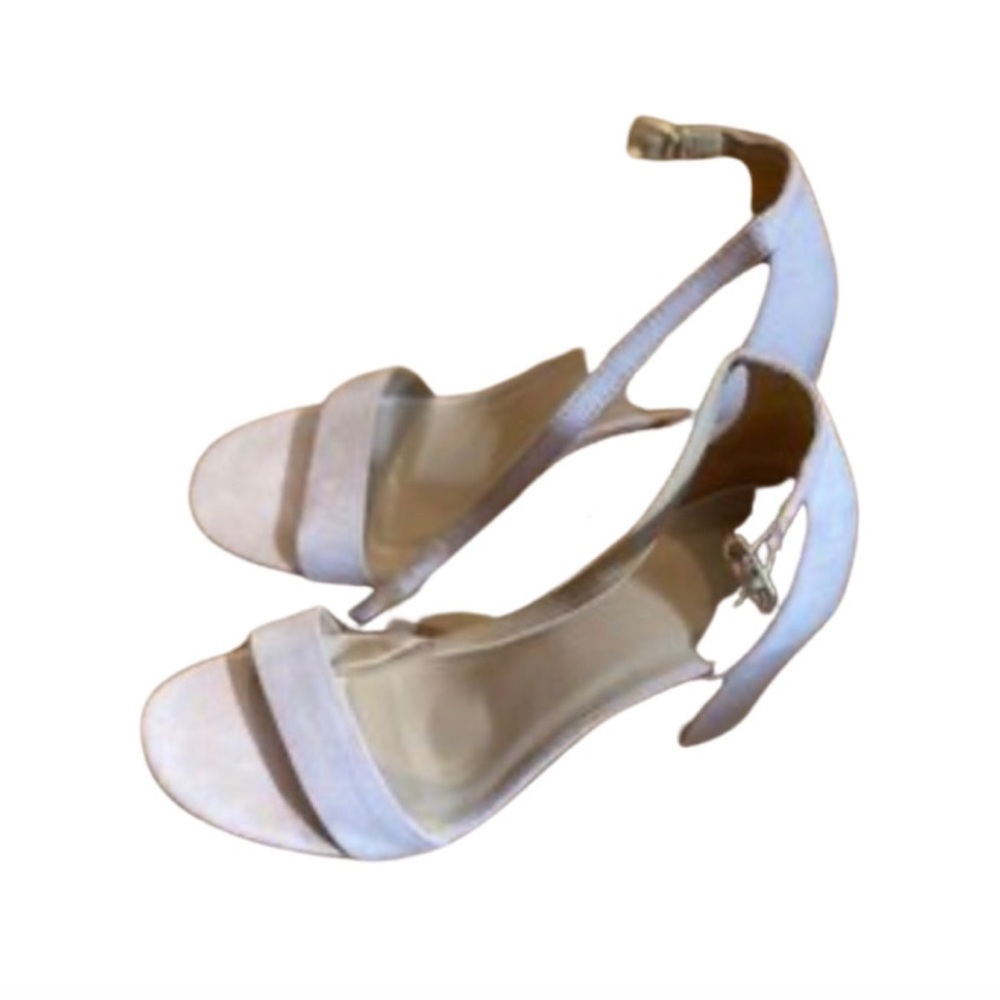 Target heels - Picture 3 of 3